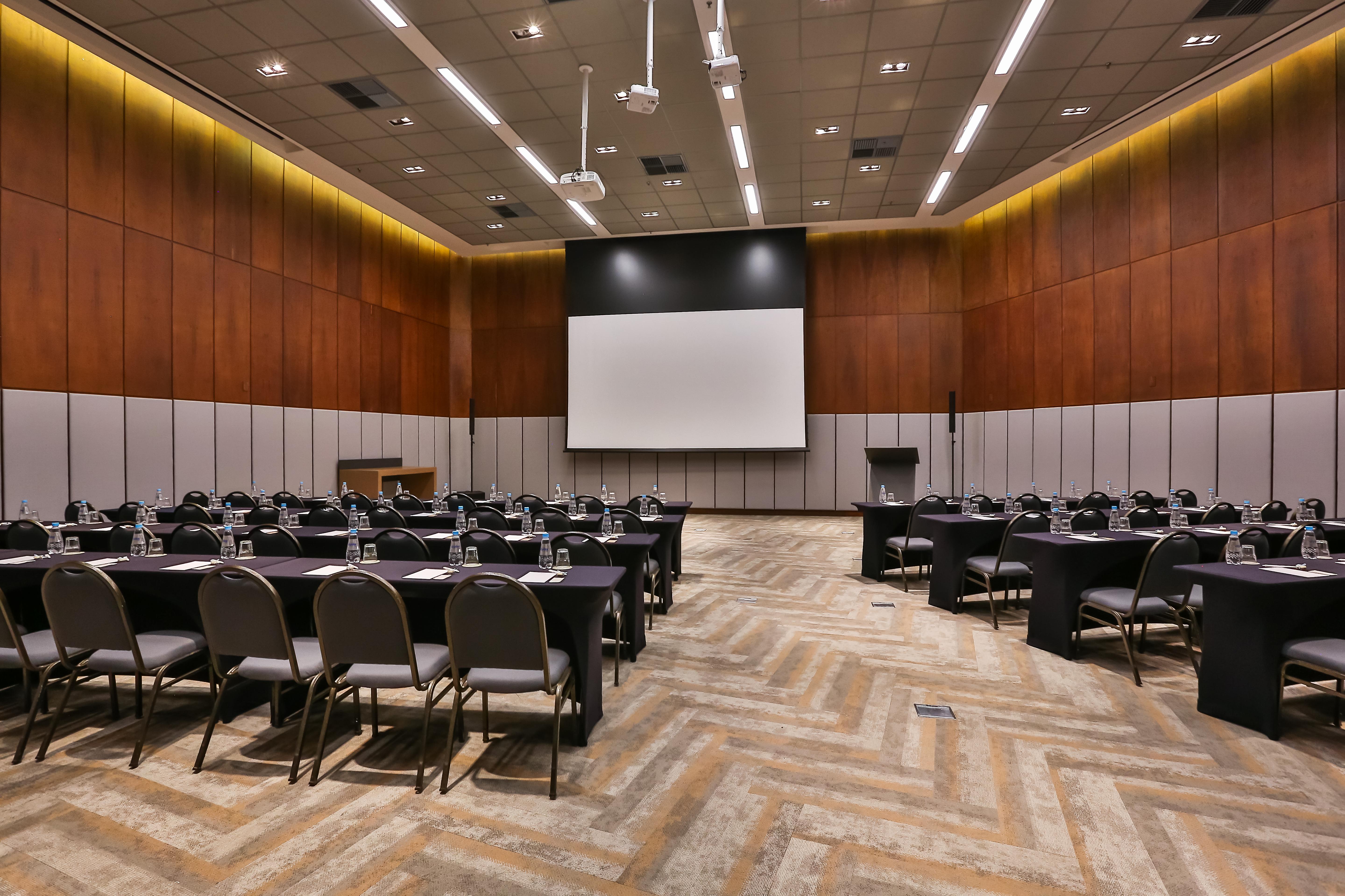 Radisson Vila Olimpia São Paulo Luaran gambar The 2019 meeting of the International Society for Neuro-Oncology