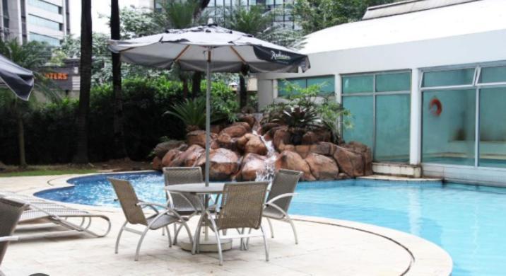 Radisson Vila Olimpia São Paulo Luaran gambar The swimming pool at the hotel