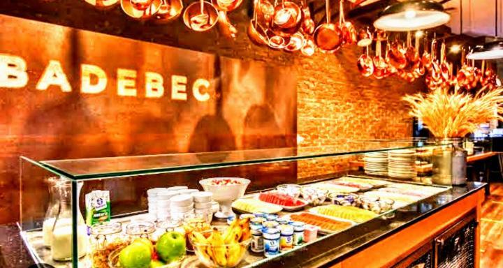 Radisson Vila Olimpia São Paulo Luaran gambar A salad bar at a restaurant